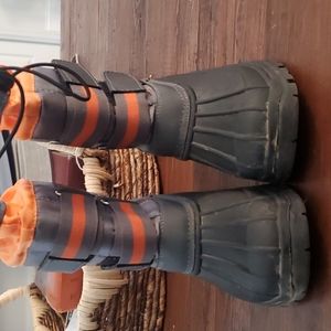 Snow boots boys  size 11-12 toddler